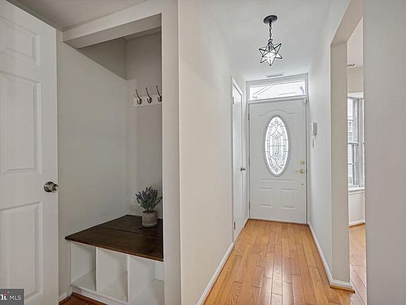4th image of 8552 Southlawn Ct