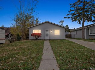 26138 Lamour St, Harrison Township, MI 48045