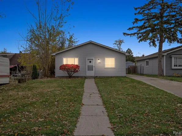 26138 Lamour St, Harrison Township, MI 48045