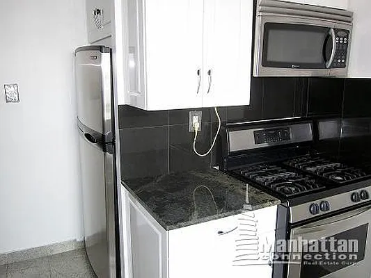 Rented by Manhattan Connection | media 10