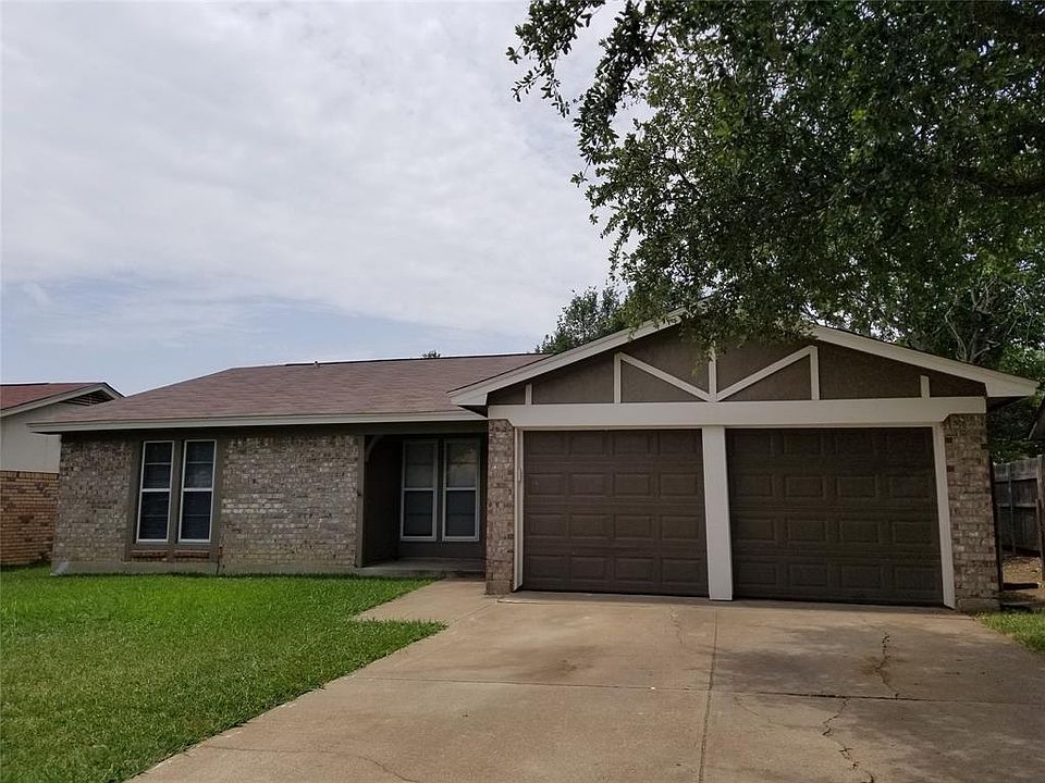 1st image of 529 Willow Cir W