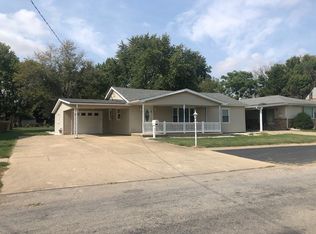 923 N Cain St, Clinton, IL 61727
