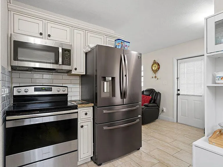 2804 Avenue J — Photo 8