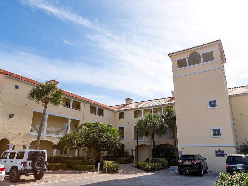 Home For Sale In Grand Harbor