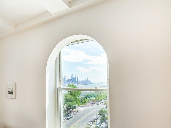 3rd image of 6701 Blvd E APT F7
