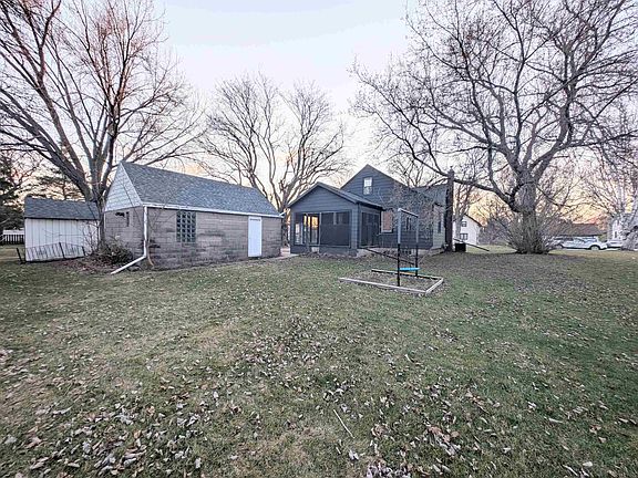 3rd image of 408 Mill St