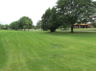 702 S Canterbury Dr, Freeport, IL 61032