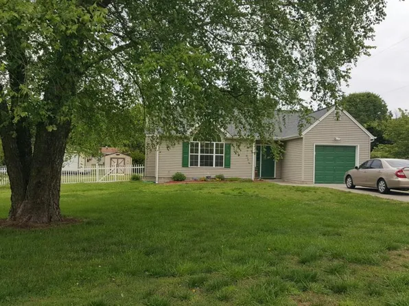 6785 Magnolia Dr, Gloucester, VA 23061