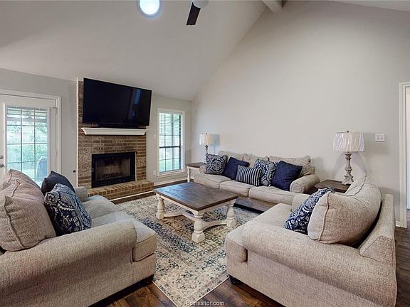 3rd image of 2908 Durango Ct