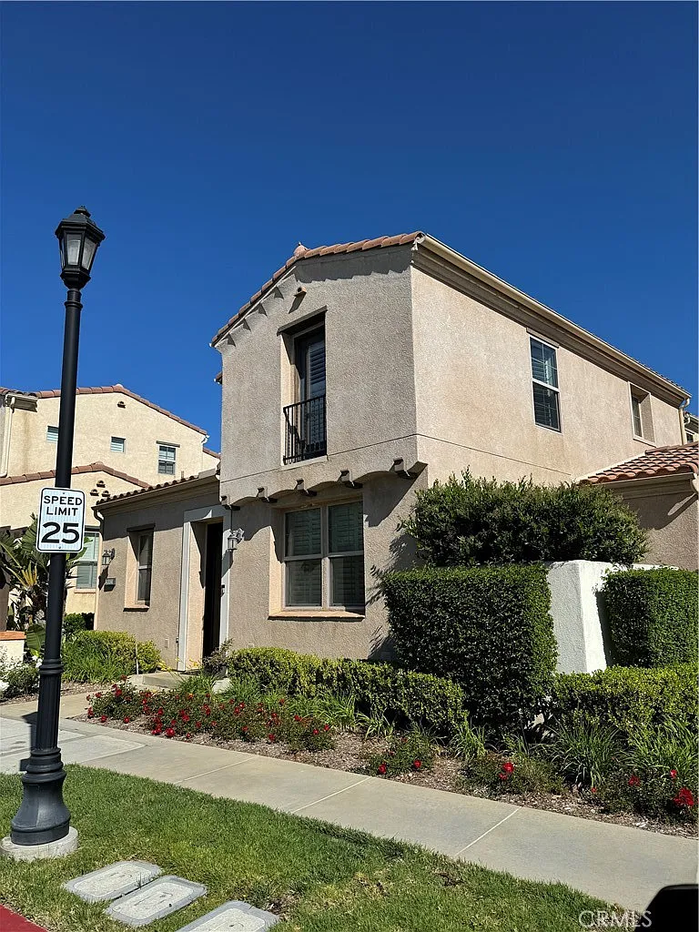 1 bed, 1096 sqft, $3,700 — Photo 1