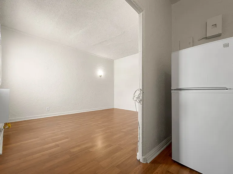 2975 Leeward Ave — Photo 12