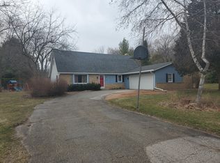 W377N6331 Brookhill Rd, Oconomowoc, WI 53066
