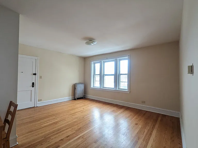3637 W Cullom Ave #3 — Photo 4