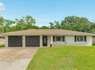 621 Southside Dr, Angleton, TX 77515