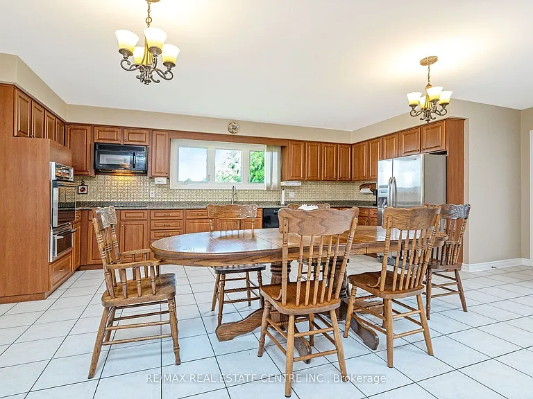 3161 Steeles Ave W — Photo 12