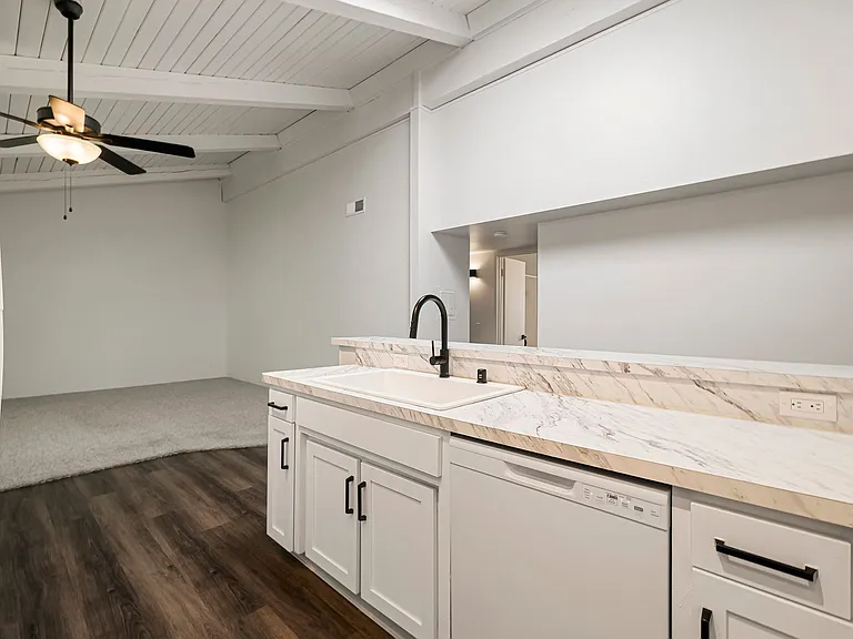 Villa Del Mar Apartments — Photo 26