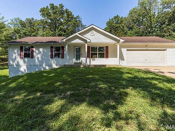 3rd image of 687 Woodview Dr
