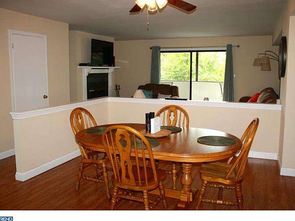 5th image of 46 Bohemia Dr