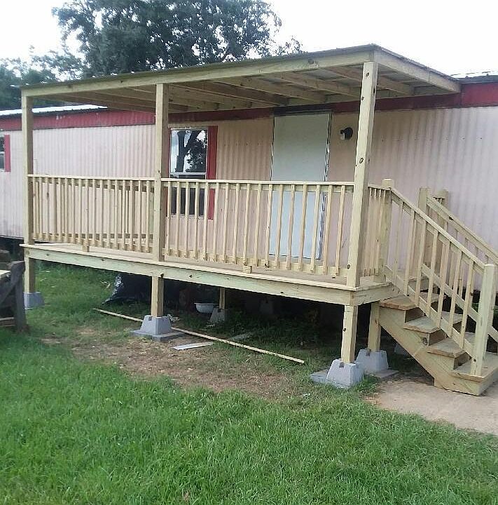 Covered 16x8 front deck porch welcomes you home!