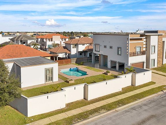 2nd image of 1061 Ceiba Cir