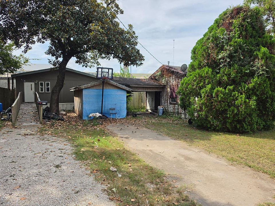 1st image of 2910 Fairbanks St