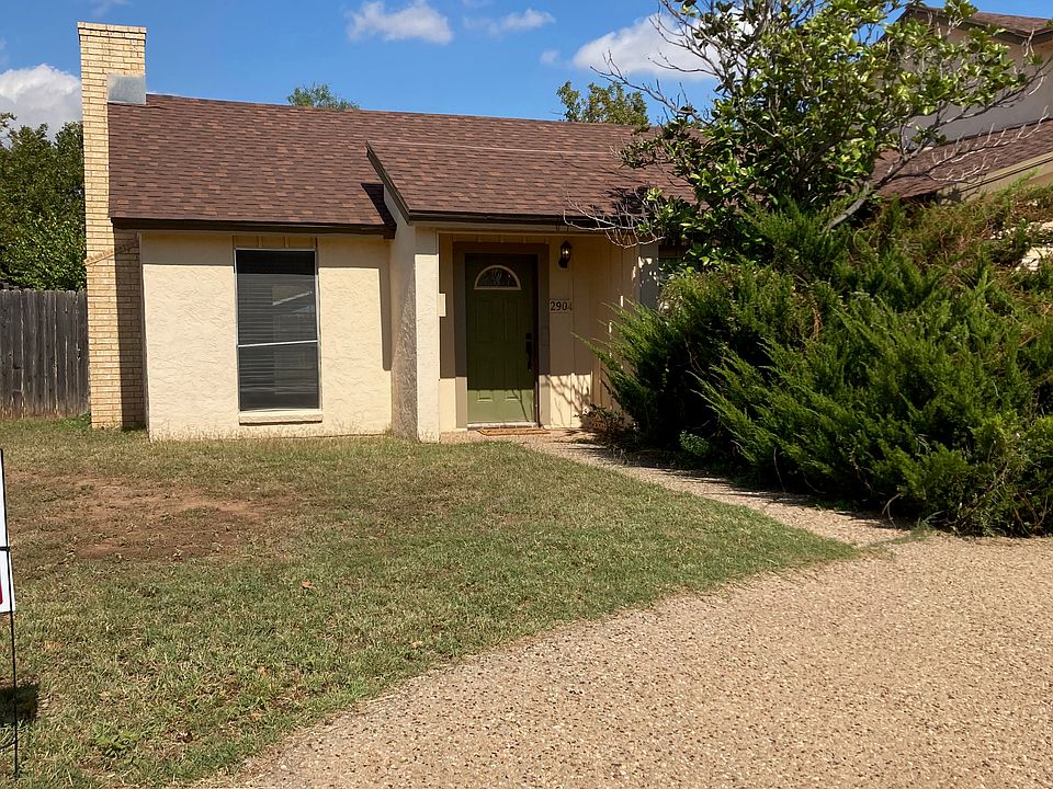 Charming 2-bedroom, 2-bath duplex with great curb appeal and a convenient circle driveway for easy parking and guest access. The home features a cozy front entry, mature landscaping, and a welcoming exterior that opens into a bright, tile-floored interior