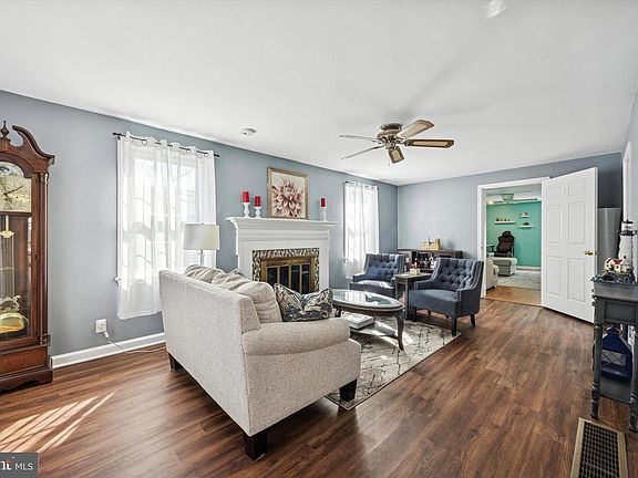 3rd image of 838 West Ave