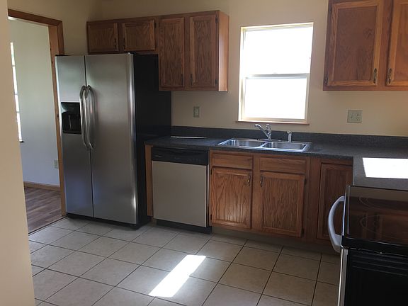 3rd image of 93 N Cedar Ave