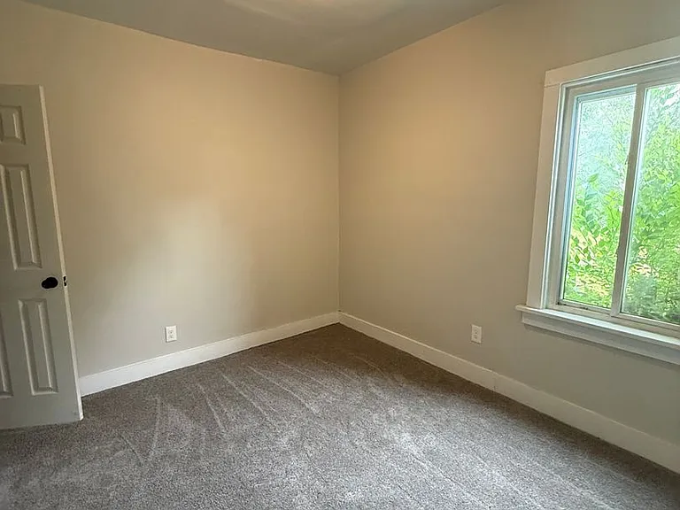 12617 Imperial Ave — Photo 4
