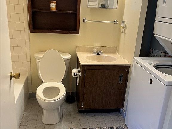 3rd image of 906 Winterstick Pl
