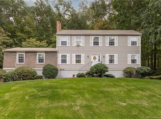 96 Oak Hill Dr, Southbury, CT 06488
