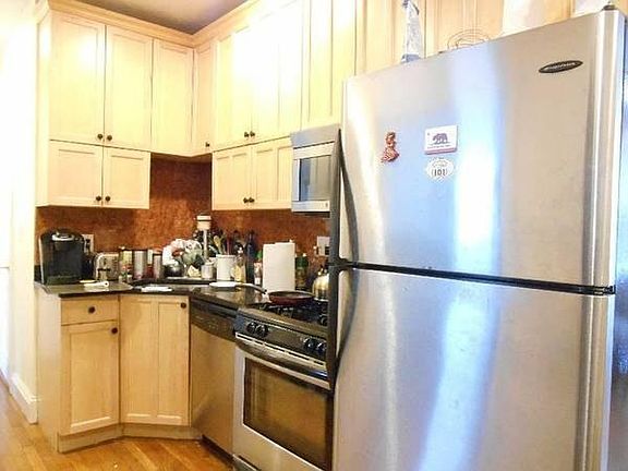 3rd image of 61 Thatcher St #703