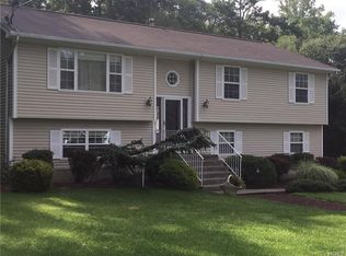 4 Elizabeth Ct, Spring Valley, NY 10977