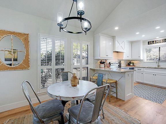 4th image of 213 Overlook Ct