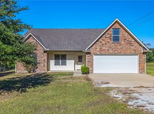 525 Oak Tree Ln, Franklin, TX 77856