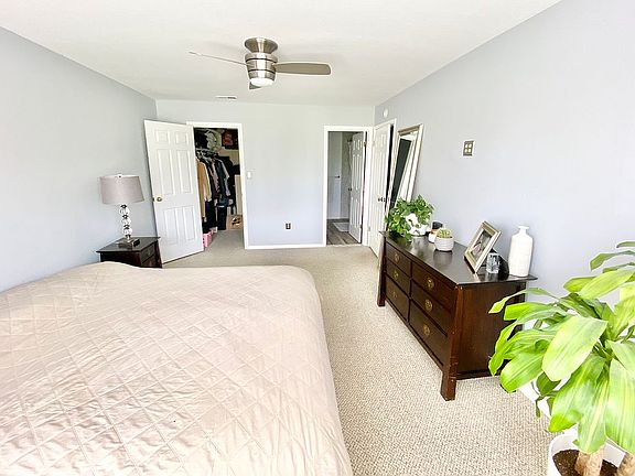 Walk in closet/full bath