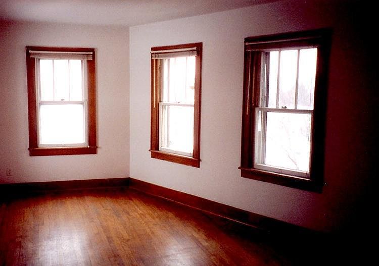 2nd image of 573 Main St APT 4