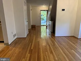 922 Glackens Ln — Photo 3