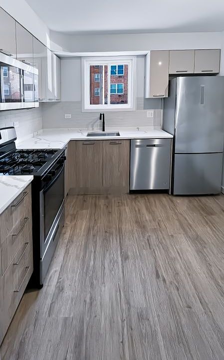1st image of 7621 N Sheridan Rd #3