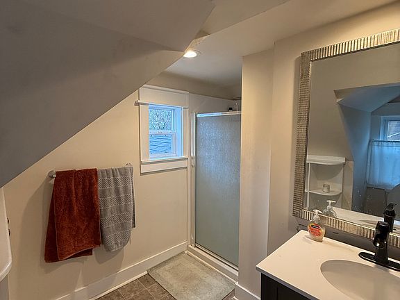 4th image of 505 E Westmont Ave