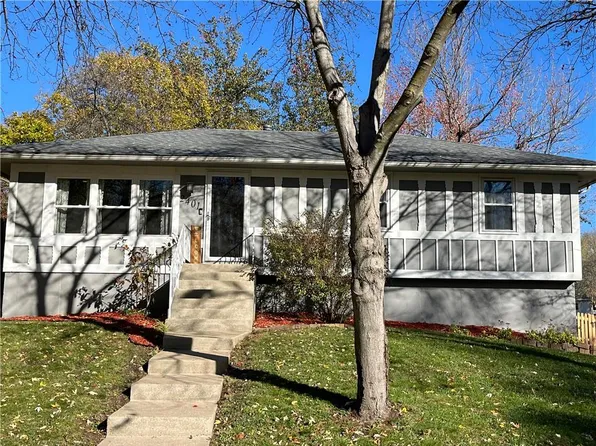 2401 SW South Ct, Blue Springs, MO 64015