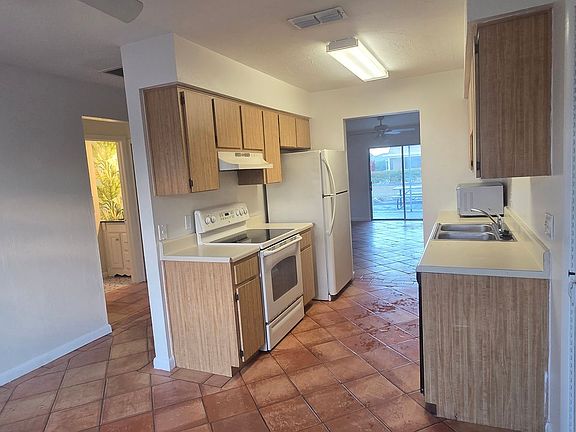 2nd image of 3609 SE 9th Pl #1