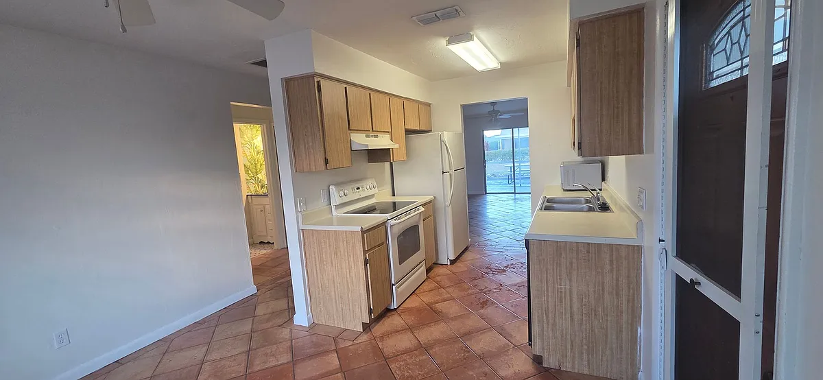 Building Photo - 3609 SE 9th Pl #1