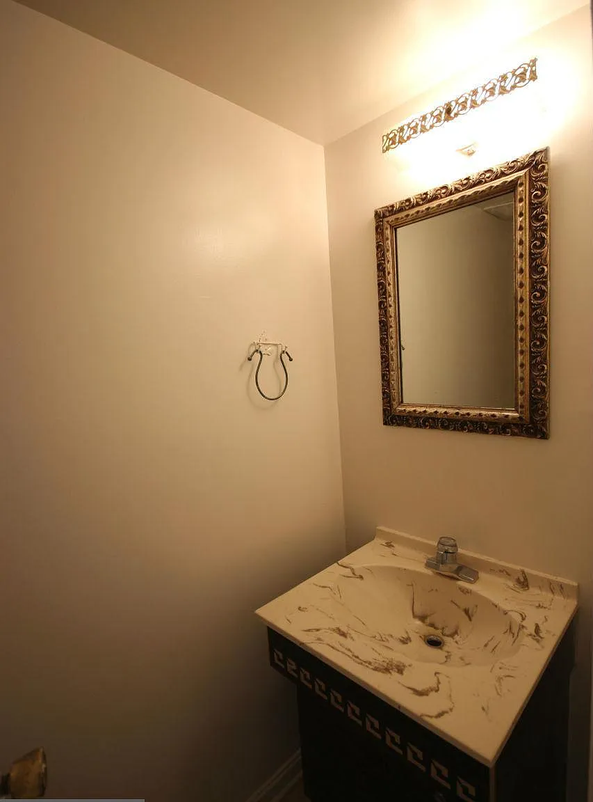 3 bed, 2.5 bath, 1610 sqft, $2,700 — Photo 2