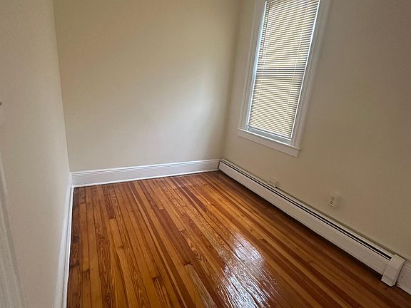 3rd image of 75 Lake St #1R