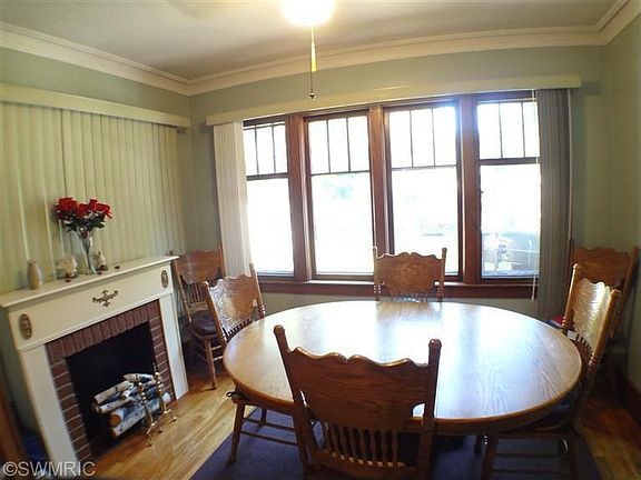 5th image of 146 Travis St NE