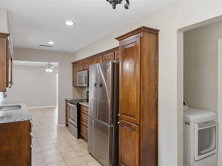 614 Cambridge Dr — Photo 18