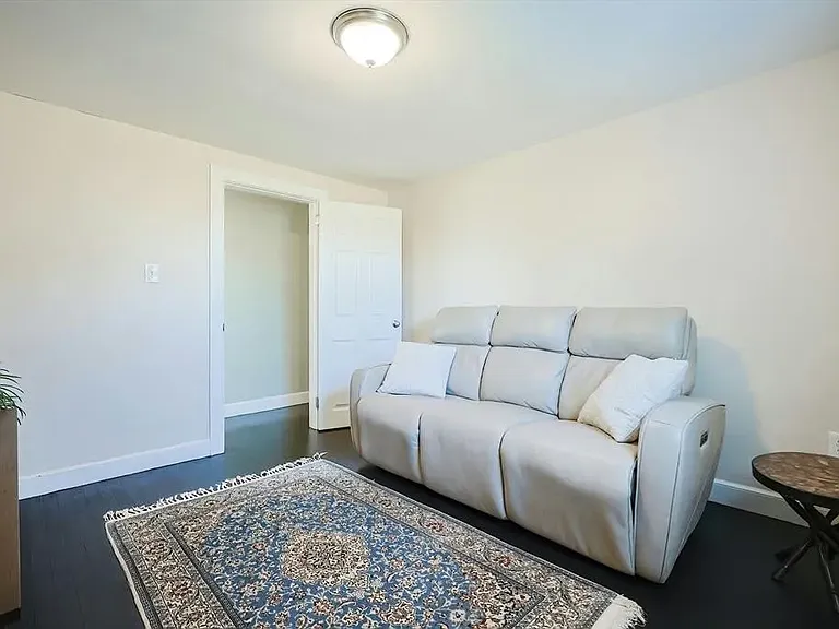 44 S Bedford St — Photo 23