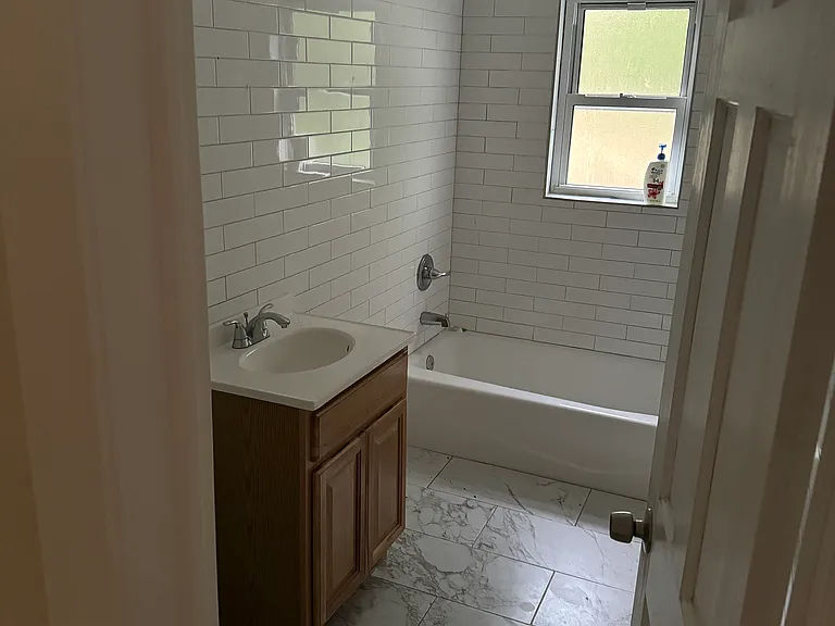 32 Starr Ave #6 — Photo 5