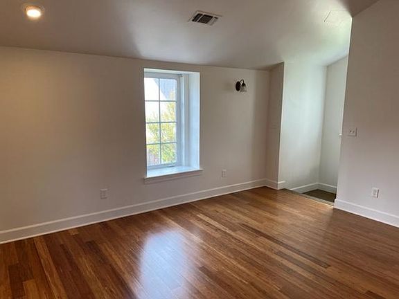 5th image of 220 Nunan St #B